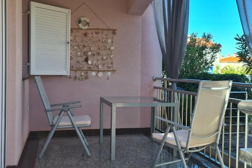 Apartament Remca W/ Private Yard + Parking contacts