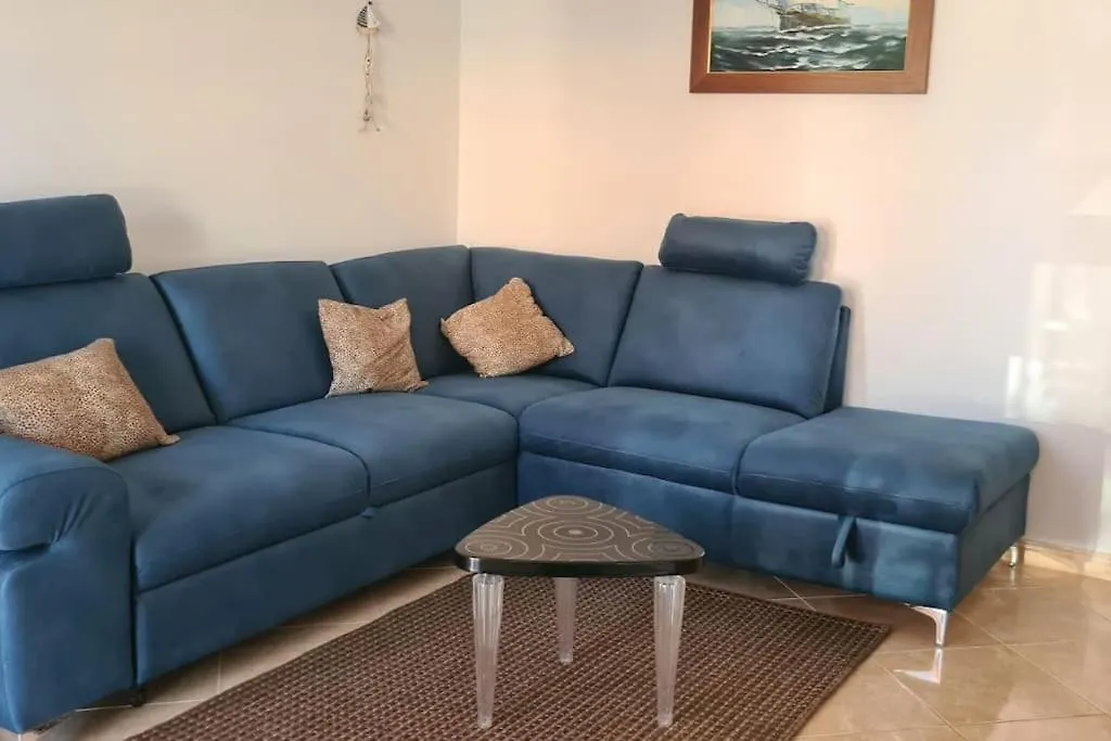 Apartament Remca W/ Private Yard + Parking Karigador Apartment